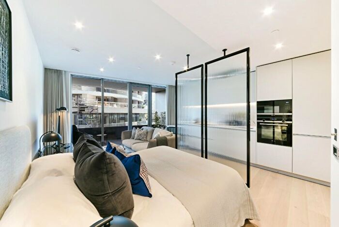 Apartment To Rent In Water Street, London, E14