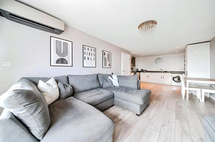 2 Bedroom Apartment For Sale In Royal Oak Road, Bexleyheath, DA6