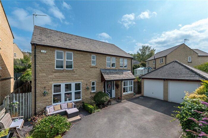 4 Bedroom Detached House For Sale In Thurlestone Court, East Morton, West Yorkshire, BD20