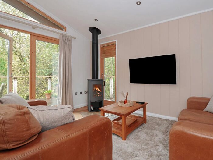 2 Bedroom Lodge For Sale In Streamside, Stonerush Lakes, Lanreath, Looe, Cornwall, PL13