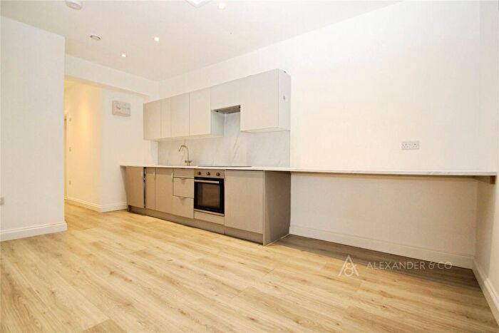 2 Bedroom Flat To Rent In Cornwall Place, High Street, Buckingham, MK18