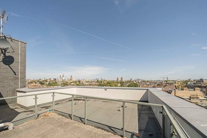 1 Bedroom Flat For Sale In Bicycle Mews, London, SW4
