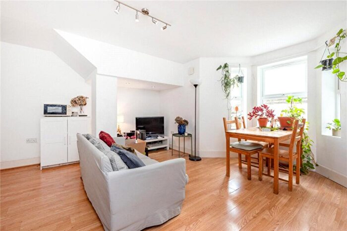 4 Bedroom Apartment To Rent In Narford Road, London, E5