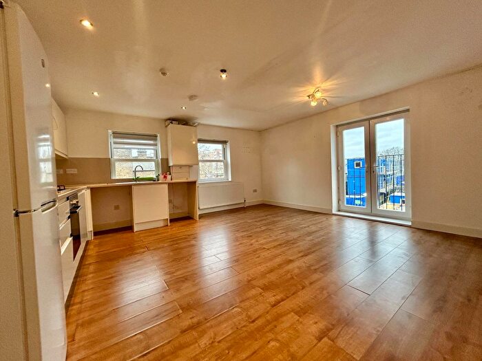 2 Bedroom Flat To Rent In Bedroom Flat For Rent Tottenham, London, N17