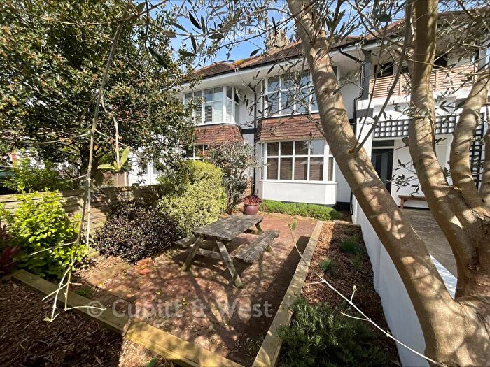 2 Bedroom Ground Maisonette For Sale In Grand Avenue, Worthing, West Sussex, BN11