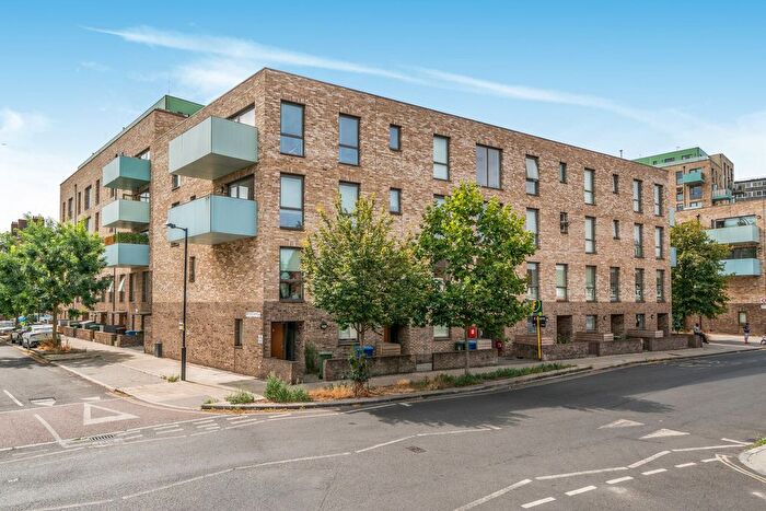 4 Bedroom Maisonette For Sale In East Street, London, SE17