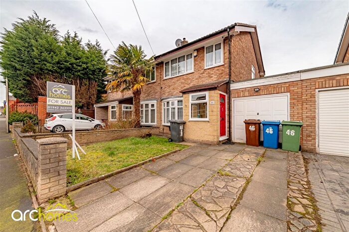 3 Bedroom Semi Detached House For Sale In Colwyn Drive, Hindley Green, Wigan, WN2