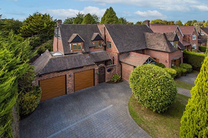 5 Bedroom Detached House For Sale In Walkwood Rise, Beaconsfield, Buckinghamshire, HP9