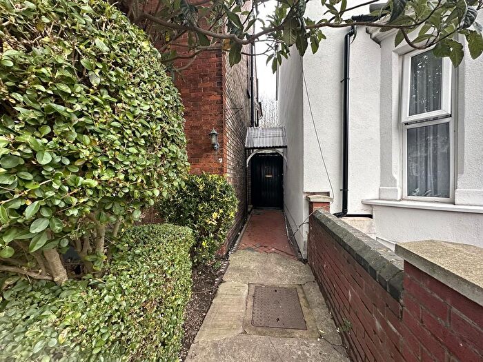3 Bedroom Apartment To Rent In Rutland Road, Bedford, MK40