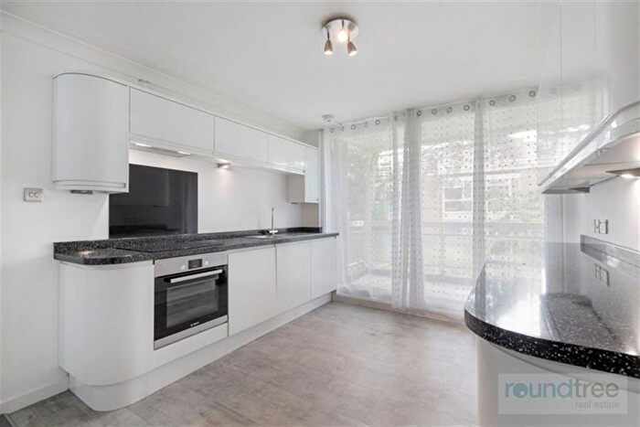 2 Bedroom Flat For Sale In Leamington House, Stonegrove, Edgware, Ha, HA8