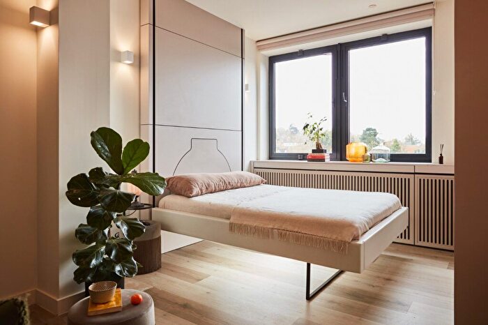 Studio To Rent In Lowlands Road, Harrow, HA1