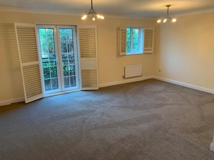 3 Bedroom Town House To Rent In Seager Drive, Cardiff, CF11