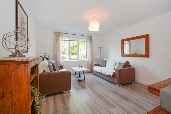 1 Bedroom Apartment For Sale In Sheppard Drive, London, SE16