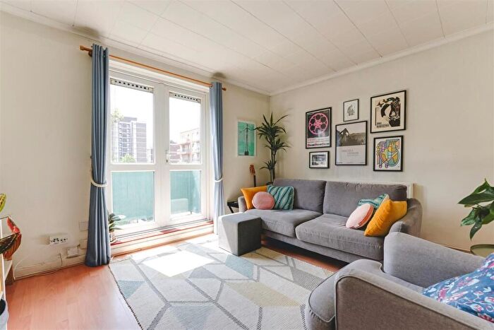 3 Bedroom Flat To Rent In Geffrye Estate, Islington, London, N1