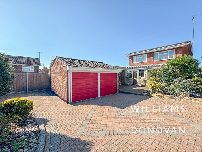 4 Bedroom Detached House For Sale In Malvern Road, Hockley, SS5