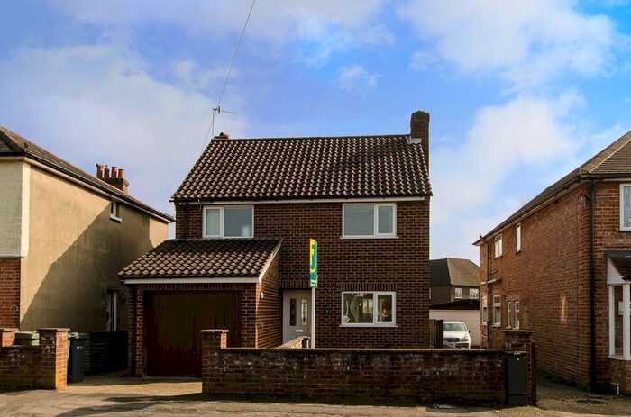 3 Bedroom Detached House To Rent In Percy Road, Stoughton, Guildford, GU2