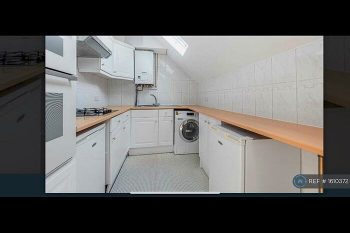 2 Bedroom Flat To Rent In Northumberland Road, New Barnet, Barnet, EN5