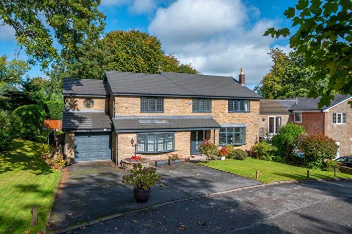 6 Bedroom Detached House For Sale In Holly Tree Close, Darwen, BB3
