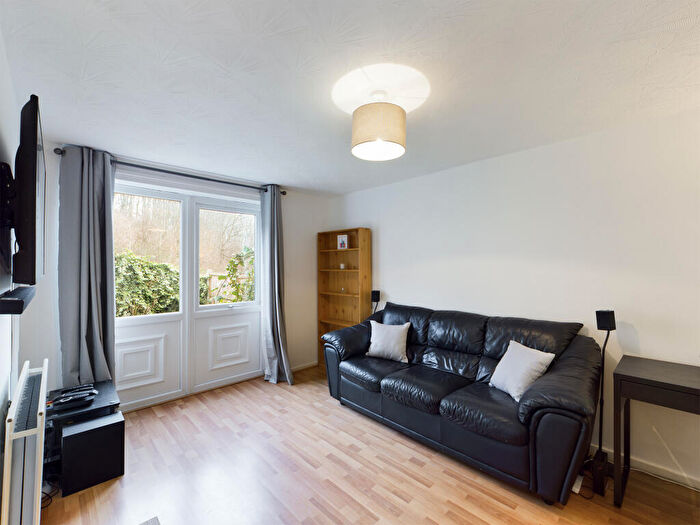 2 Bedroom Semi-Detached House To Rent In Rosebank Gardens, Leeds, LS3