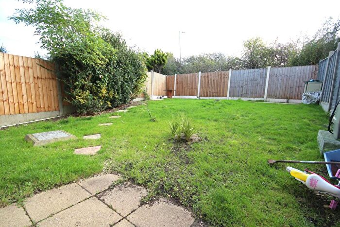 2 Bedroom End Of Terrace House To Rent In Kingsley Meadows, SS12