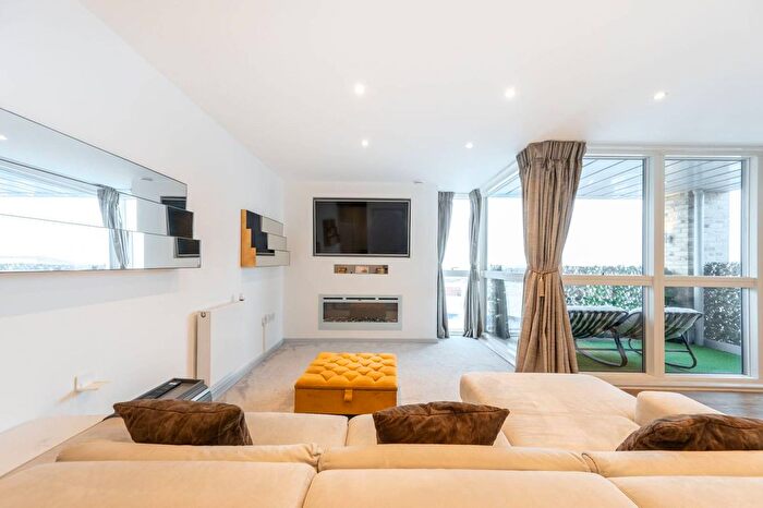 3 Bedroom Flat To Rent In Ealing Road, Alperton, Wembley, HA0