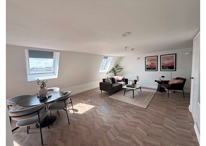 2 Bedroom Flat To Rent In Polygon Street, Manchester, M12