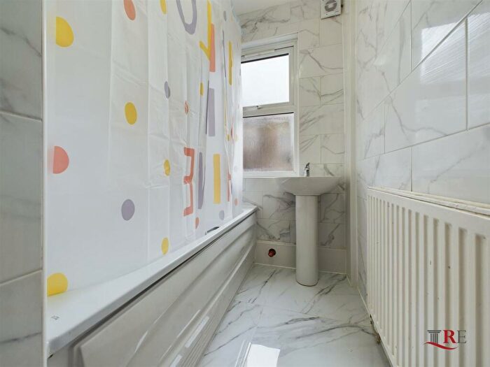 2 Bedroom Flat To Rent In Burns Road, London, NW10