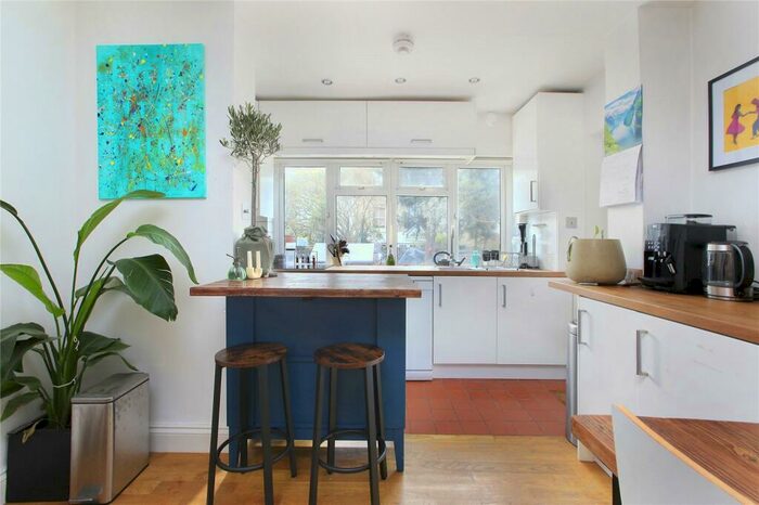 1 Bedroom Flat To Rent In Grandison Road, Battersea, London, SW11