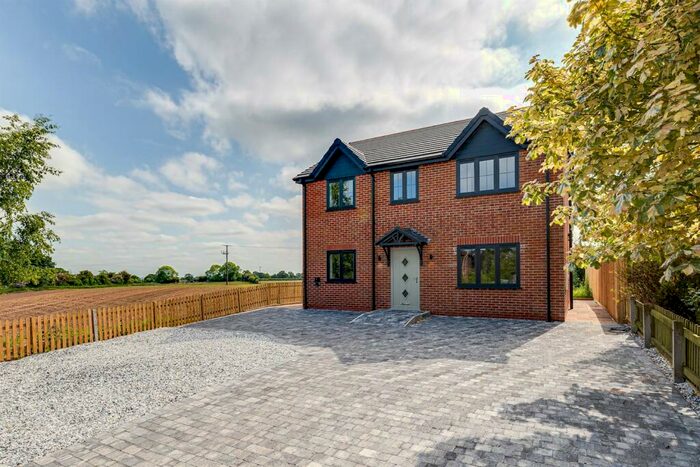 4 Bedroom Detached House For Sale In Hilbre Bank, Alpraham, Tarporley, CW6