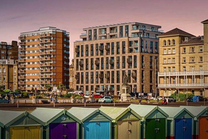 2 Bedroom Flat For Sale In Grand Avenue, Hove, BN3