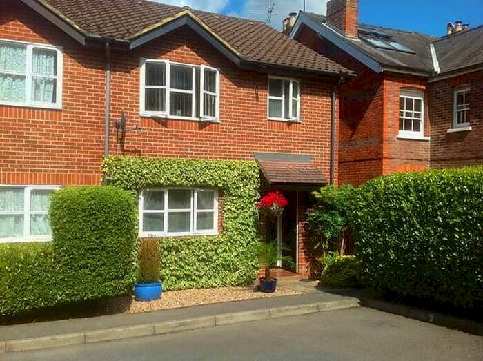 1 Bedroom House To Rent In Bedroom Property In Godalming, GU7
