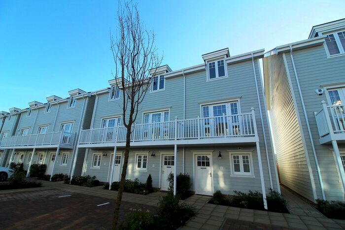 3 Bedroom Terraced House To Rent In Champlain Street, Reading, RG2