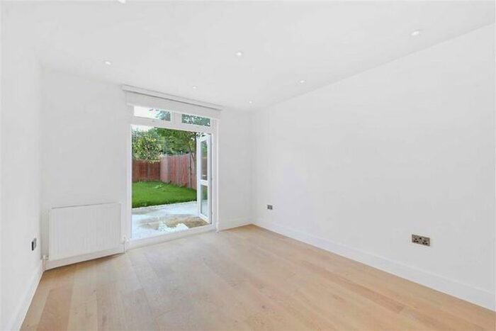 2 Bedroom Flat To Rent In Chapter Road, Willesden, NW2