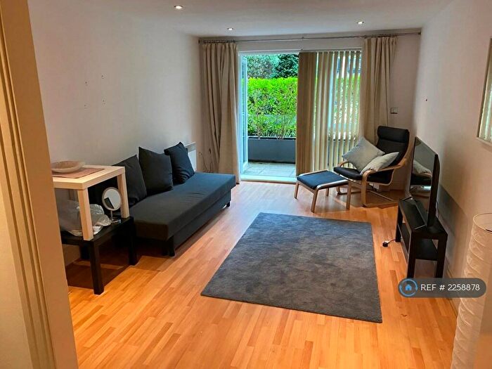 1 Bedroom Flat To Rent In Royal Quarter, Kingston Upon Thames, KT2