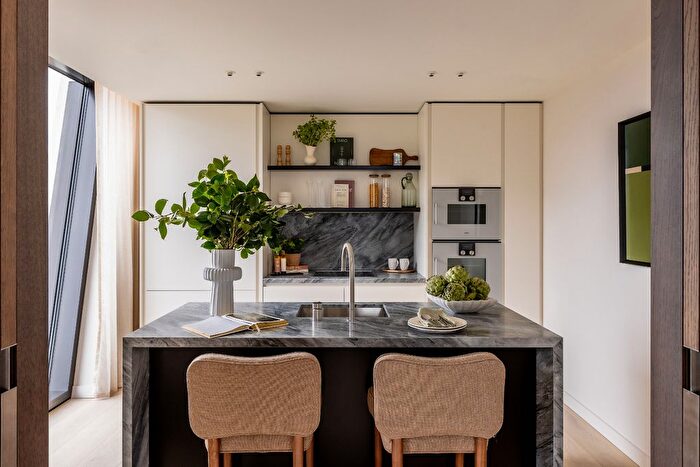 2 Bedroom Flat For Sale In The Broadway, St James's Park, London, SW1H