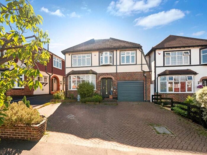 4 Bedroom Detached House For Sale In Bradstock Road, Stoneleigh, KT17