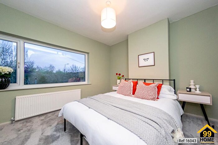 3 Bedroom Semi Detached House For Sale In Oxford Road, Birstall, Batley, West Yorkshire, WF17