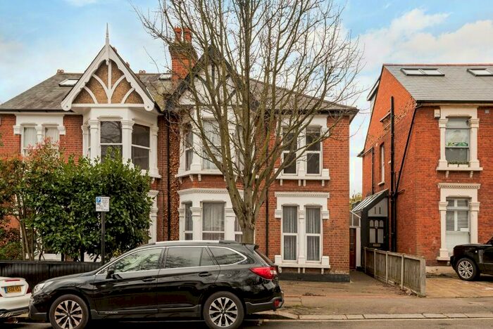 4 Bedroom Semi-Detached House To Rent In Hillcrest Road, London, E18