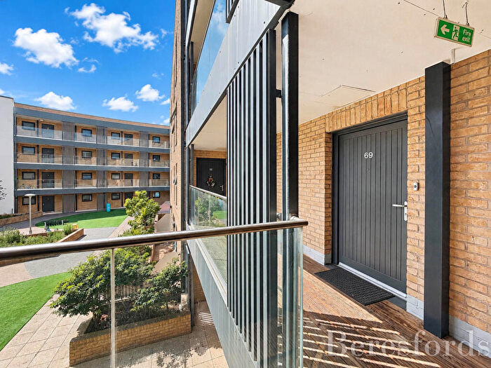 2 Bedroom Apartment For Sale In Broadis Way, Rainham, RM13