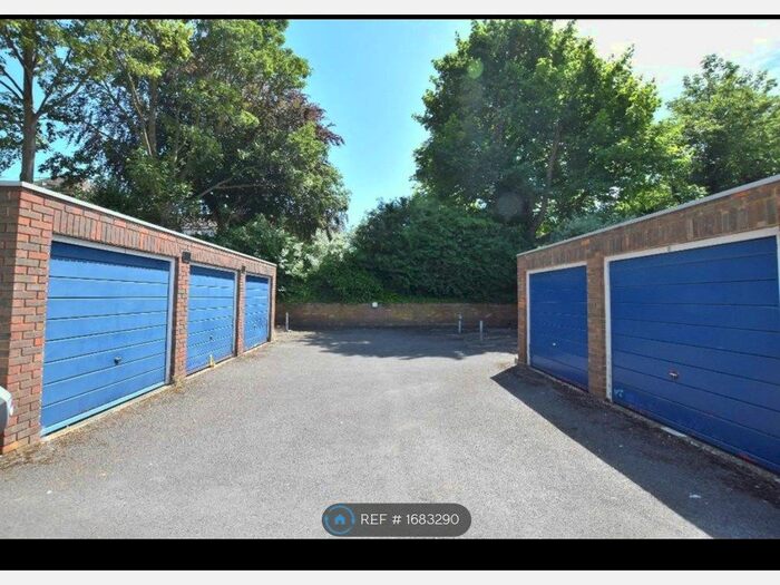 2 Bedroom Flat To Rent In Sutton, Sutton, SM2