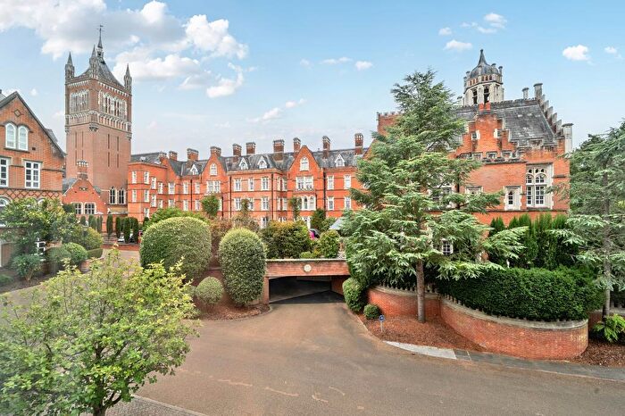 4 Bedroom Town House To Rent In Virginia Water, Surrey, GU25