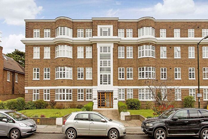 3 Bedroom Flat To Rent In The Downs, London, SW20
