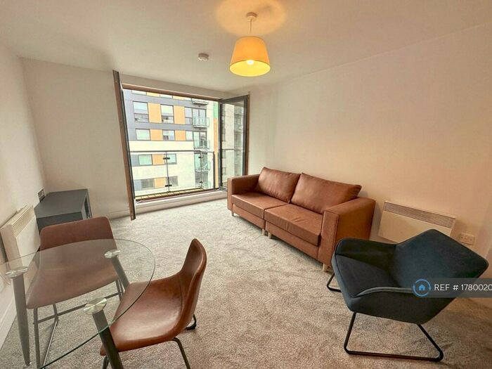 2 Bedroom Flat To Rent In Vallea Court, Manchester, M4