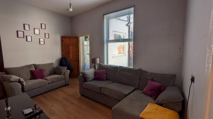 2 Bedroom Terraced House To Rent In Princes Road, Hull, HU5