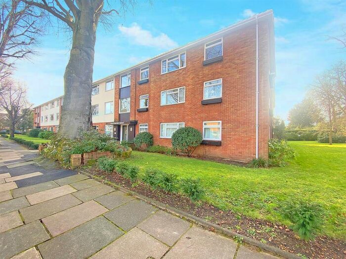 3 Bedroom Flat To Rent In Eversfield Road, Kew, Richmond, TW9