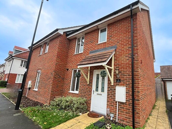 3 Bedroom Semi-Detached House To Rent In Errington Road, SP11