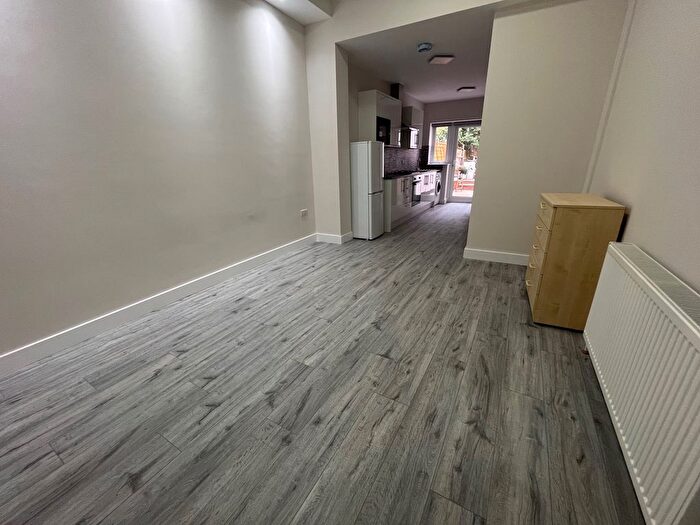 1 Bedroom Flat To Rent In Greenhill Park, London, NW10