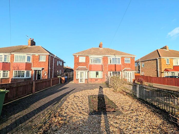 3 Bedroom Semi Detached House For Sale In Laceby Road, Grimsby, DN34