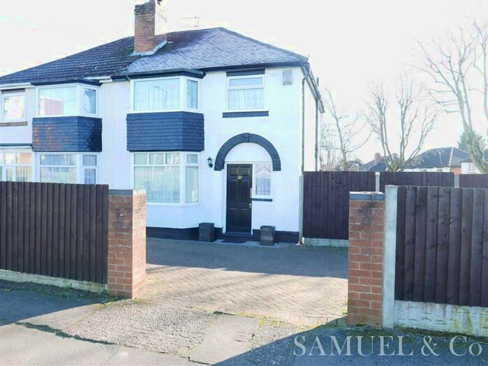 3 Bedroom Semi-Detached House To Rent In Turves Green, Longbridge, Northfield, Birmingham B31