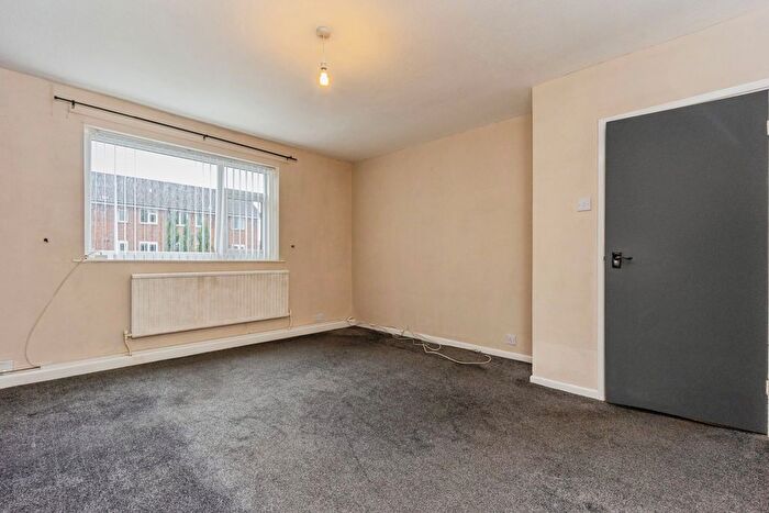 2 Bedroom Flat To Rent In Ashton Lane, Sale, M33